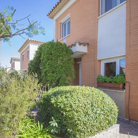 Con Piscina Comunitaria Solo Familias No Grupos De Jovenes Salou